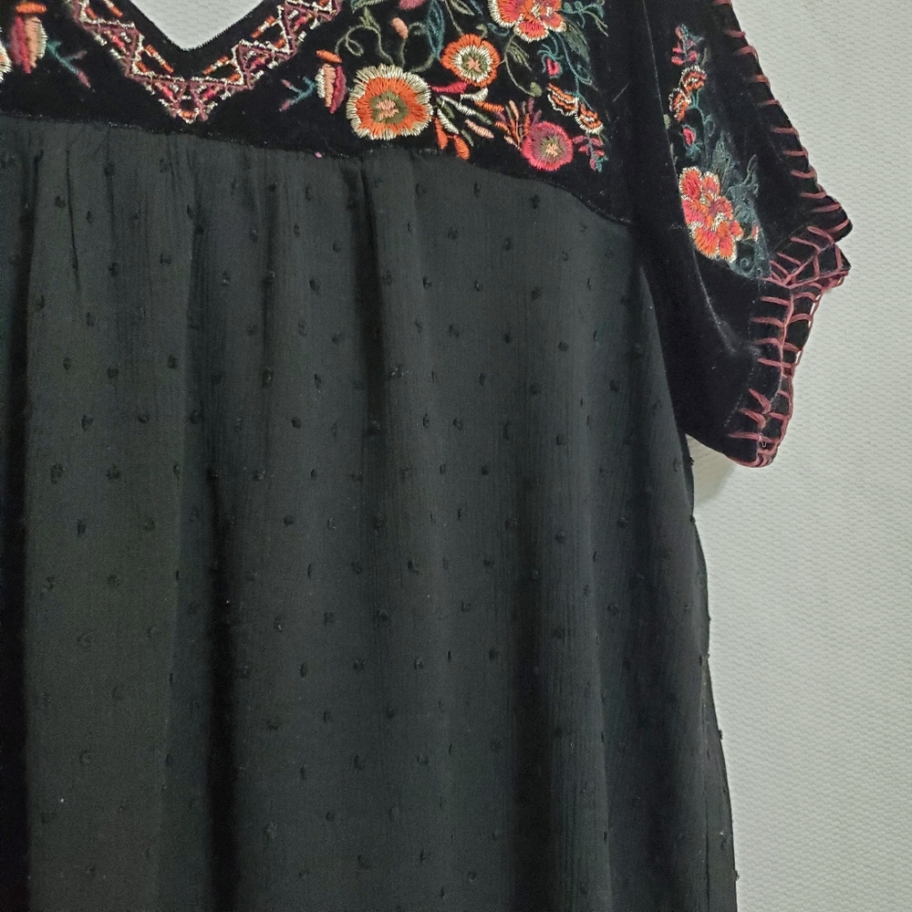 THML Anthropologie Embroidered Boho Peasant Top Black Medium - Picture 6 of 9